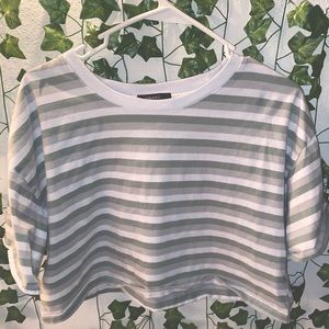 Cropped short sleeve T-shirt